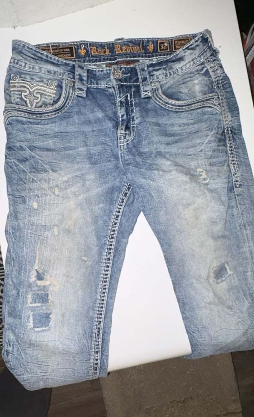 Rock Revival Straight Jeans Size 32 Light Wash Distressed